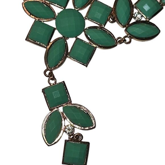 Handmade necklace  beautiful green man-made jewels with gold chain and faux diam - Picture 1 of 8
